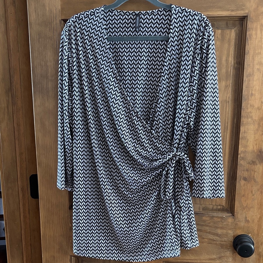 EUC Black and White Chevron Wrap Top 1X